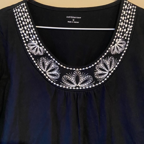 Croft & Barrow Black Knit 3/4 Sleeve White Embroidered Top Blouse Medium Cotton - Picture 3 of 8
